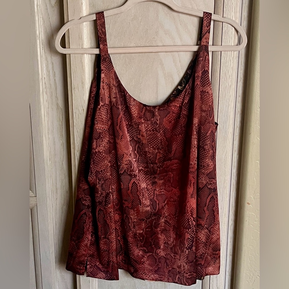 🌸 3/$30| WHBM Reversible tank - 4 looks in 1! - Picture 3 of 4